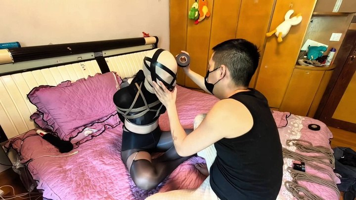 #我的媳妇 之女nu改造计划12、丝里丝+多层丝袜套头+胶带缠绕、啵啵呗+阳台露出心惊胆战+强制GC、超虐的驷马窒息挣扎+驷马口舌侍奉.mp4
