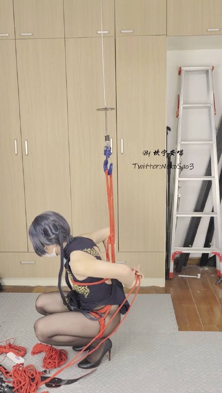 #坎喵 绝望的自缚-蔚蓝档案cos-妃咲并腿强制弯腰悬吊放置+强高.mp4