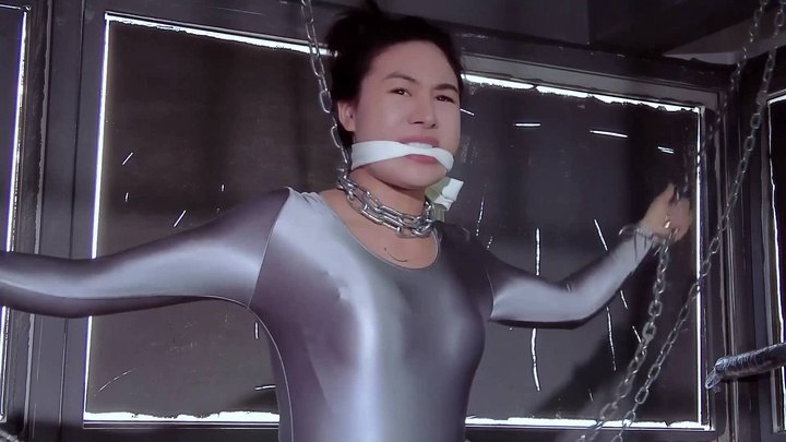 #樱束原创 《卧底反转》女超人深入敌营被设陷阱抓获牢中铁链束缚能力被限只能任人羞辱折磨......谁知折磨他的人居然是卧底最后将她解救！.mp4