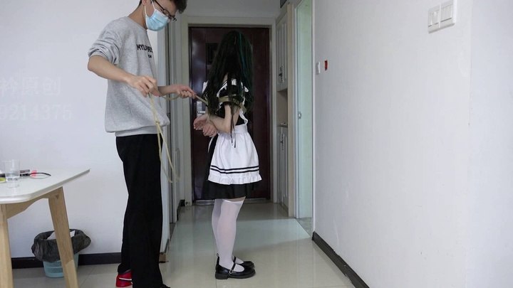 #子衿原创 琦琦女仆装白丝单腿吊口球口水挠脚折磨.mp4