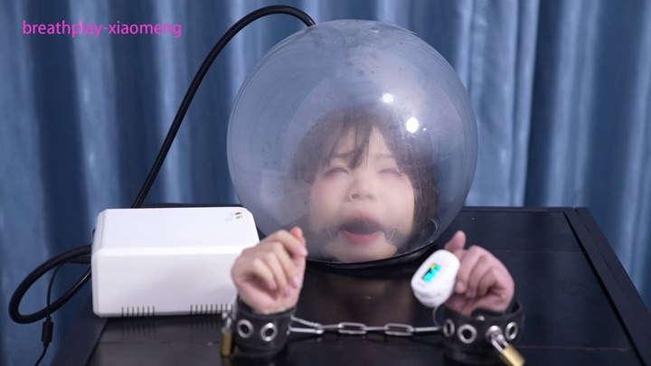 #小萌同学 泡泡头盔极限二氧化碳呼吸控制密封束缚，头晕的差点吐
