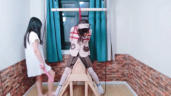#子镜 『男娘大学』线下体验课程——捆绑三角木马，强制tk，sp折磨【上】（全程木马双脚浮空，喜欢的宝宝不要错过哦）.mp4