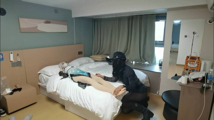 #hx0532 流萤小姐受辱记（中）TK➕捆绑➕项圈➕肛塞➕狗爬➕滴蜡➕cosplay.mp4