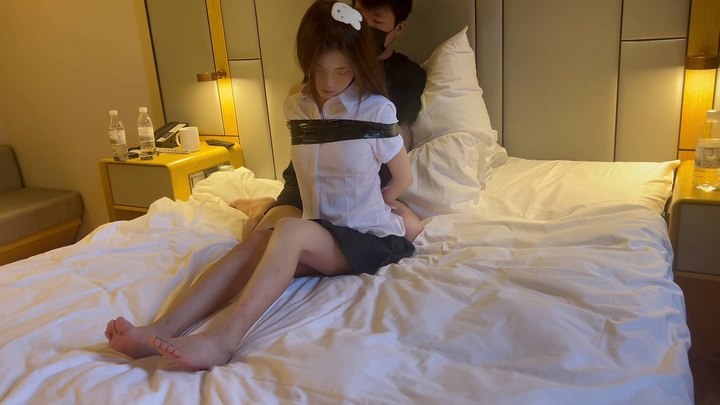 #秘语工作室 新人涵涵窒息片（带上口球胶带封住口鼻，无力挣扎看在白幼瘦身上真的是太美妙