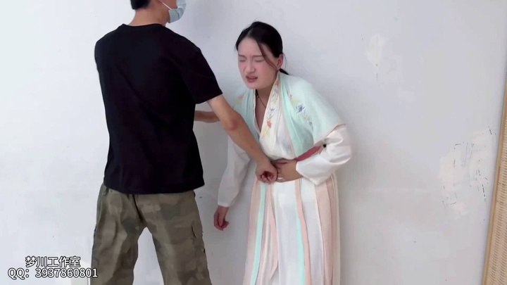 #梦川【拳击殴打】 全程被殴打小肚子 期间都被打吐水了.mp4