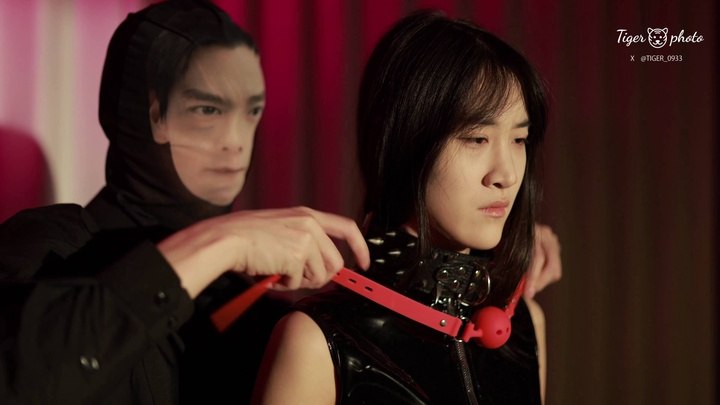 #摄影师胖虎 涵汐被绑架回来调教成母狗.mp4