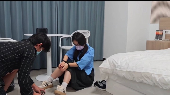 #苏苏 民国女学生被俘囚禁调教，镣铐缠身.mp4