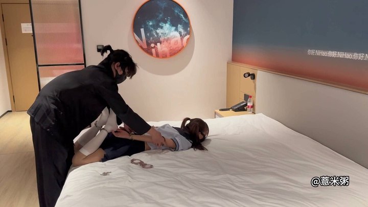 #薏米粥 [客定1]萝莉jk镣铐挣扎+镣铐行走.mp4
