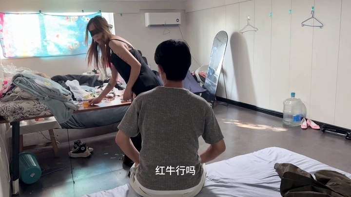 #媚娘工作室 变态女友迷晕男友狂恋袜脚.mp4