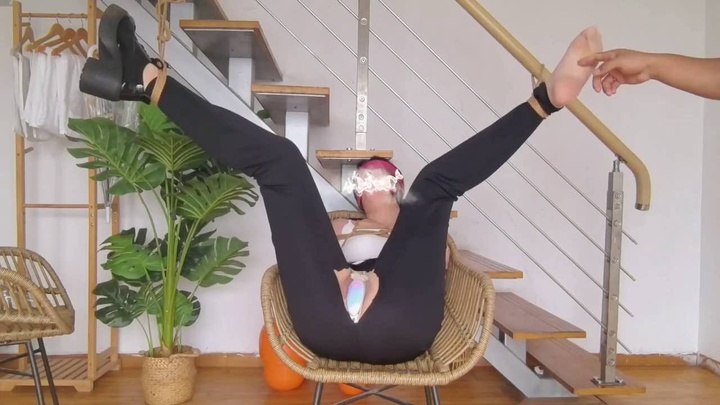 #三流捆工 少妇体验啵啵贝强高，日式，口塞，直接尿了？.mp4