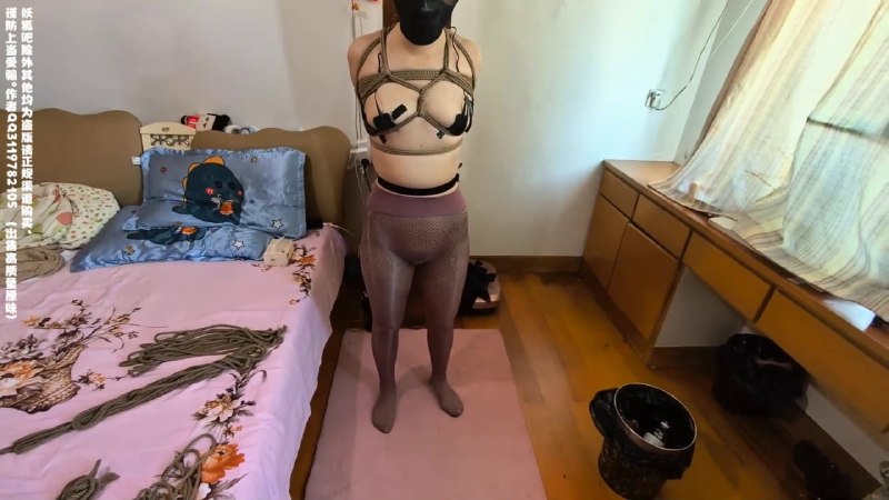 #我的媳妇 之女nu改造计划09、人肉粽、多层丝袜全包观感全封闭、随机启动的胶狼电击、任由其挣扎满屋乱窜、塑料袋闷热窒息、强制深喉